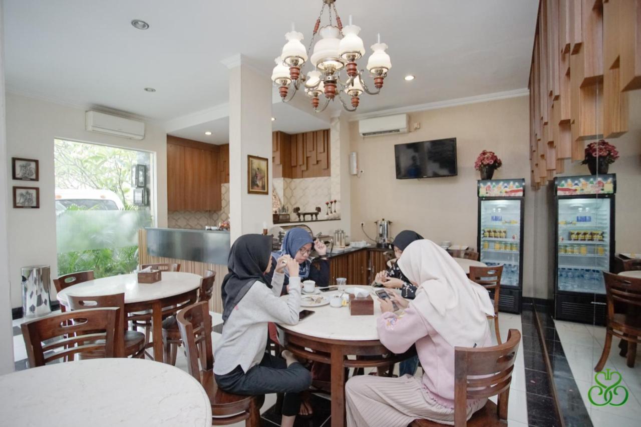 Selaras Inn Syariah Джокьякарта Экстерьер фото